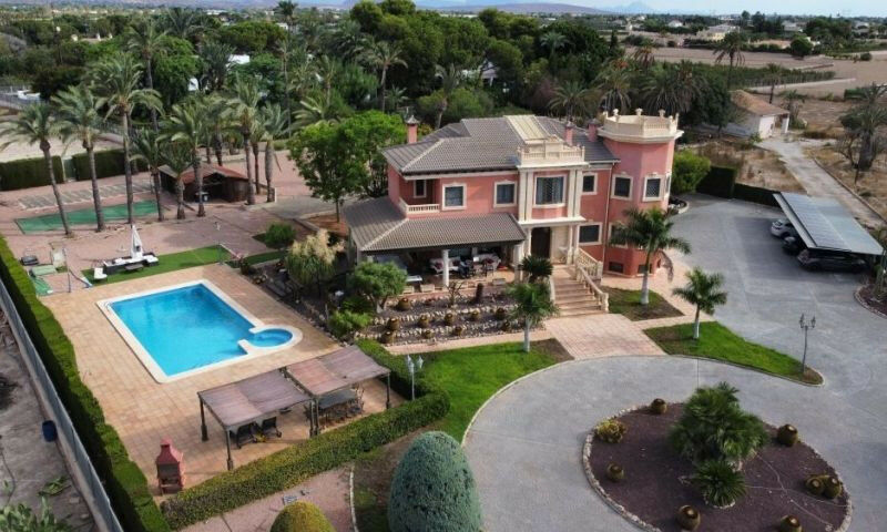 Detached Villa Elche Alicante - image 4