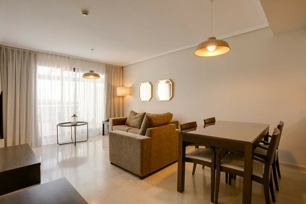 Middle Floor Apartment Estepona Málaga - image 4