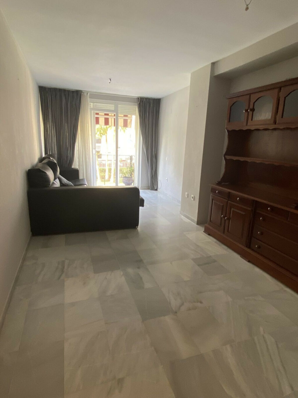 Middle Floor Apartment Nueva Andalucía Málaga - image 4