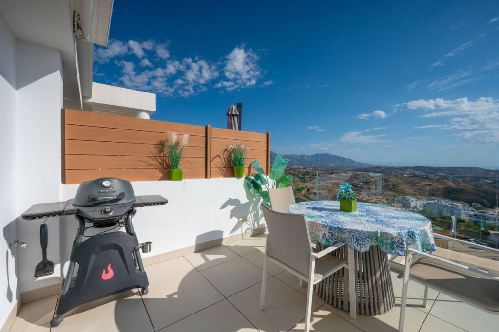 Middle Floor Apartment Calanova Golf Málaga - image 4