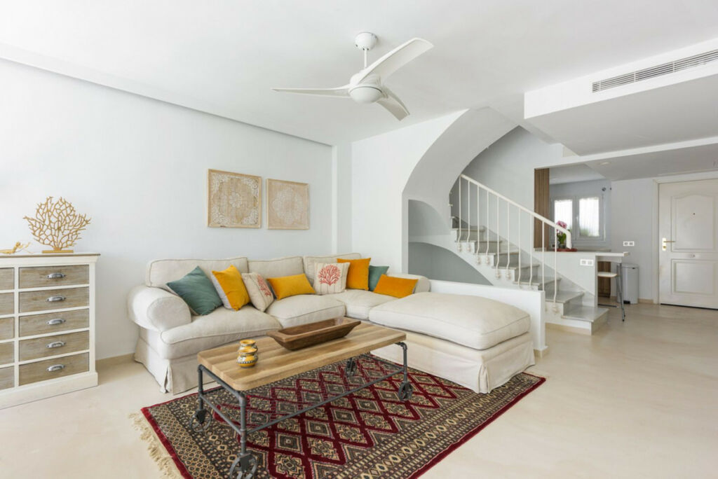 Townhouse Nueva Andalucía Málaga - image 4