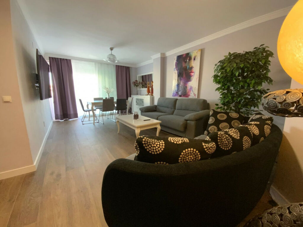 Middle Floor Apartment Benalmadena Málaga - image 4