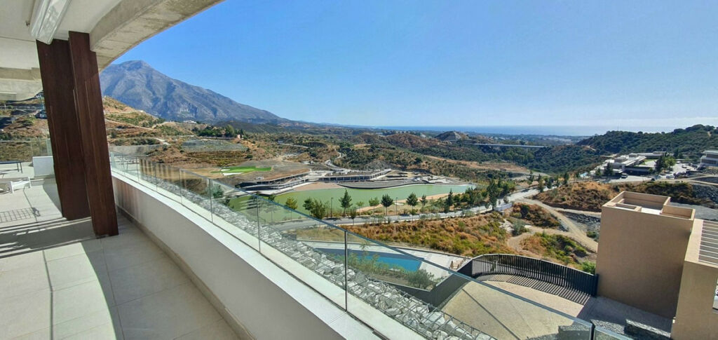 Middle Floor Apartment La Quinta Málaga - image 4