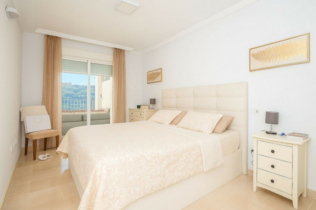 Middle Floor Apartment Elviria Málaga - image 4