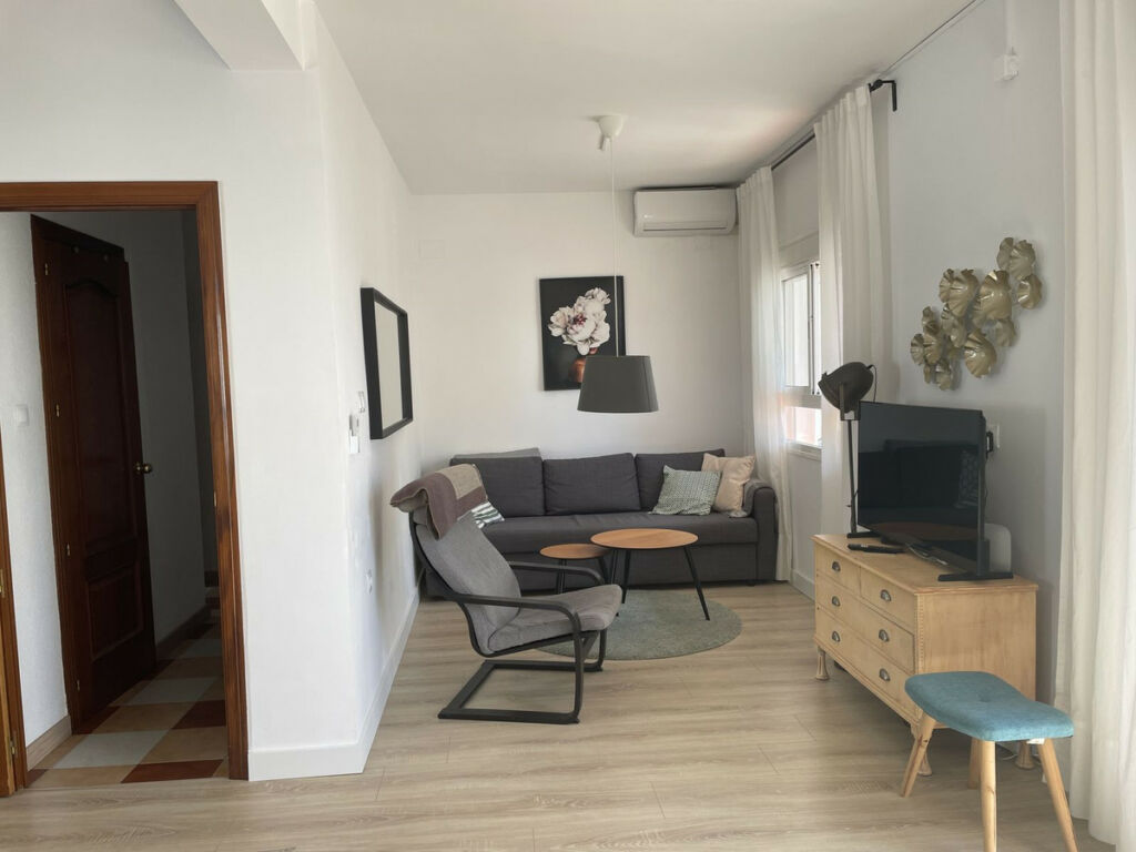 Middle Floor Apartment Estepona Málaga - image 4