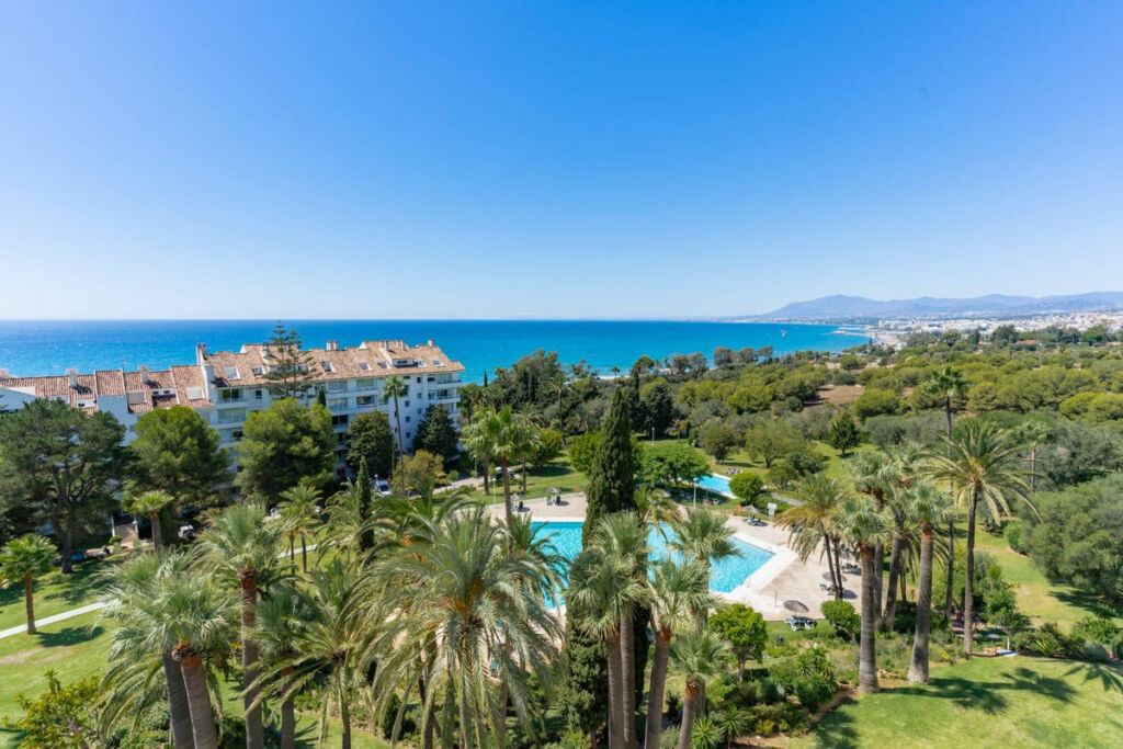 Middle Floor Apartment Marbella Málaga - image 4
