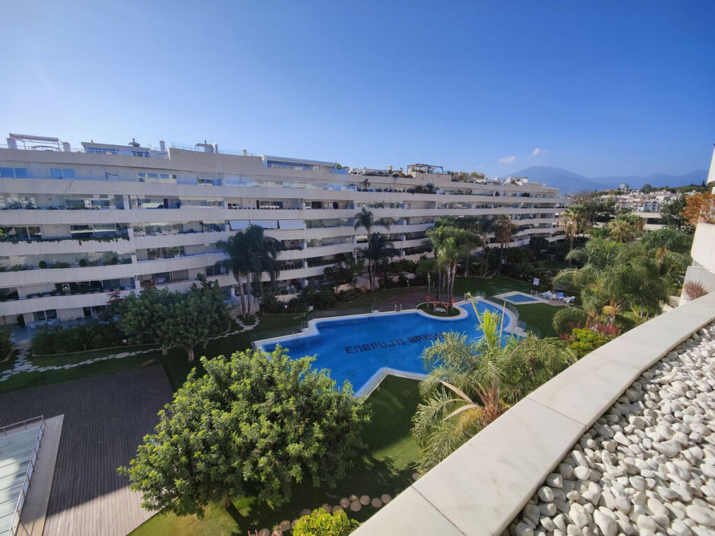 Middle Floor Apartment Marbella Málaga - image 4