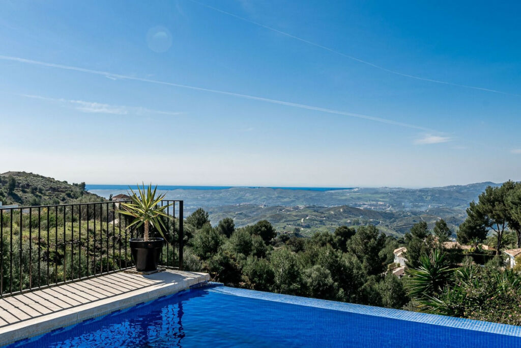 Detached Villa Valtocado Málaga - image 4