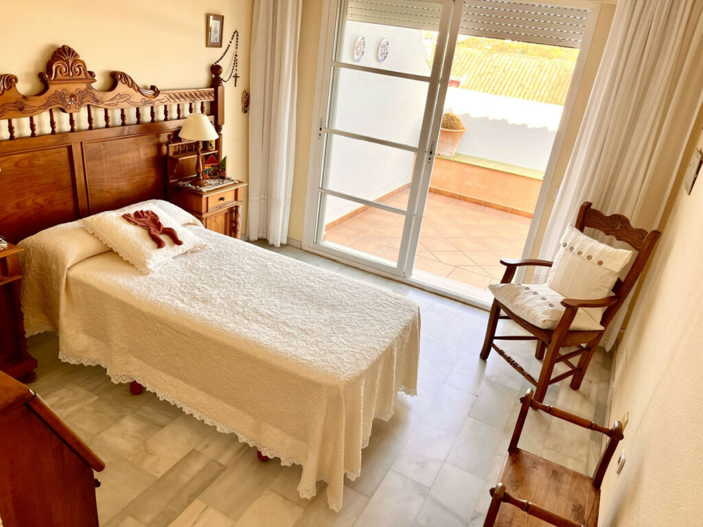 Townhouse Estepona Málaga - image 4