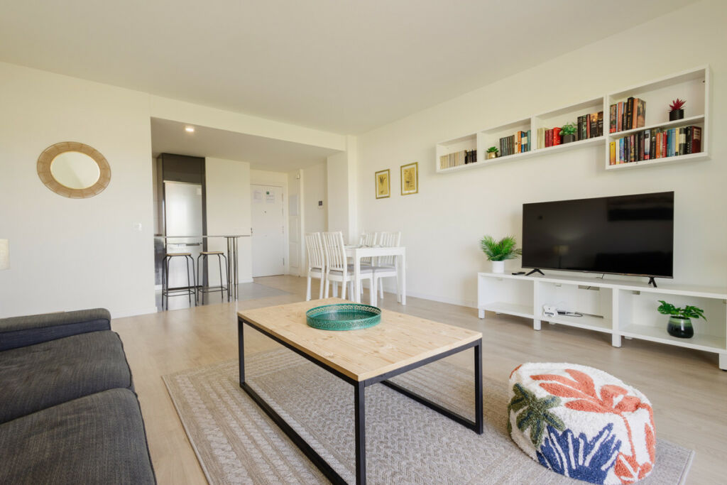 Middle Floor Apartment La Campana Málaga - image 4