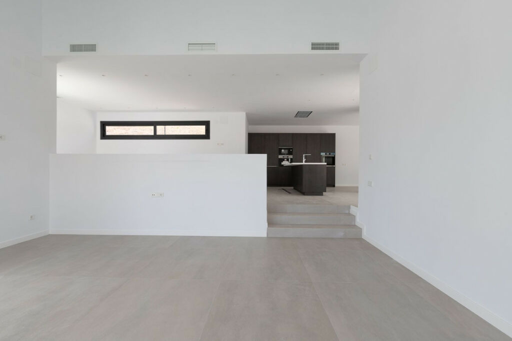 Detached Villa Elviria Málaga - image 4