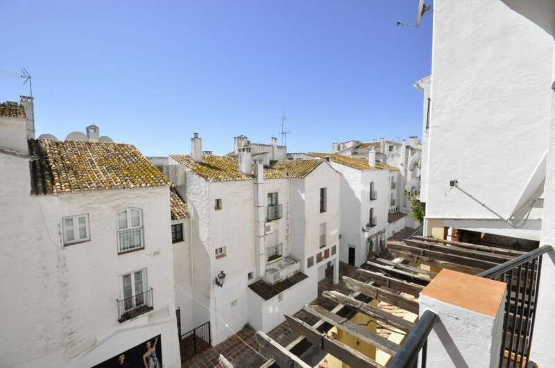 Middle Floor Apartment Puerto Banús Málaga - image 4