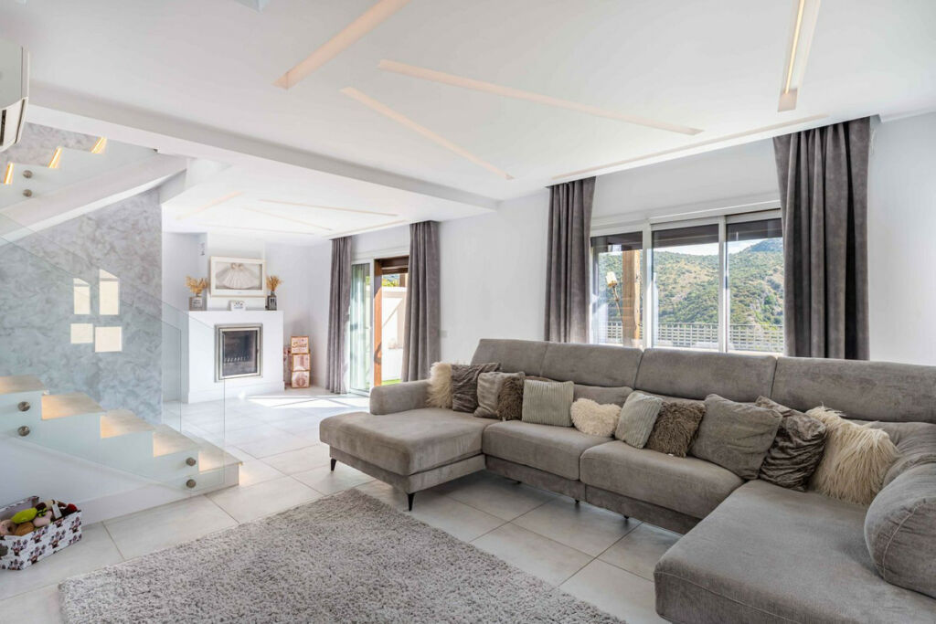Townhouse Benahavís Málaga - image 4