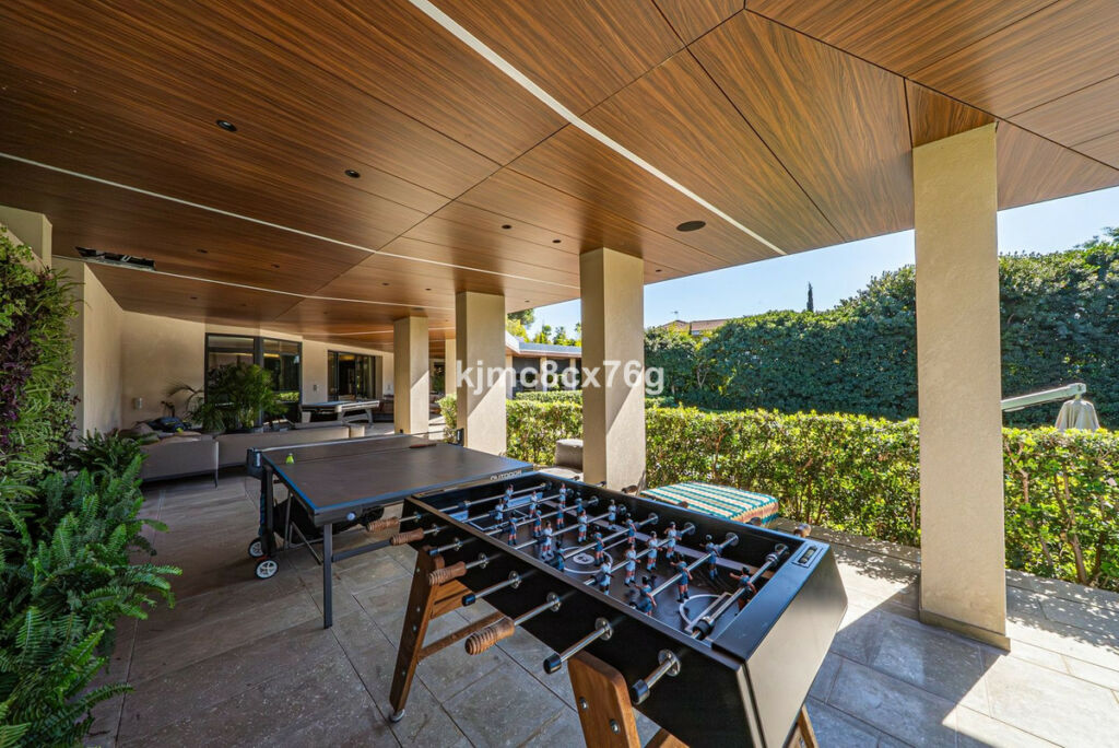 Detached Villa Guadalmina Baja Málaga - image 4