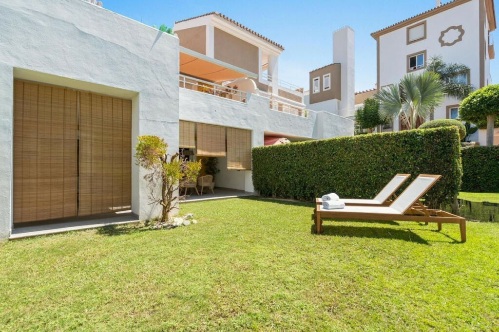 Ground Floor Apartment El Paraiso Málaga - image 4