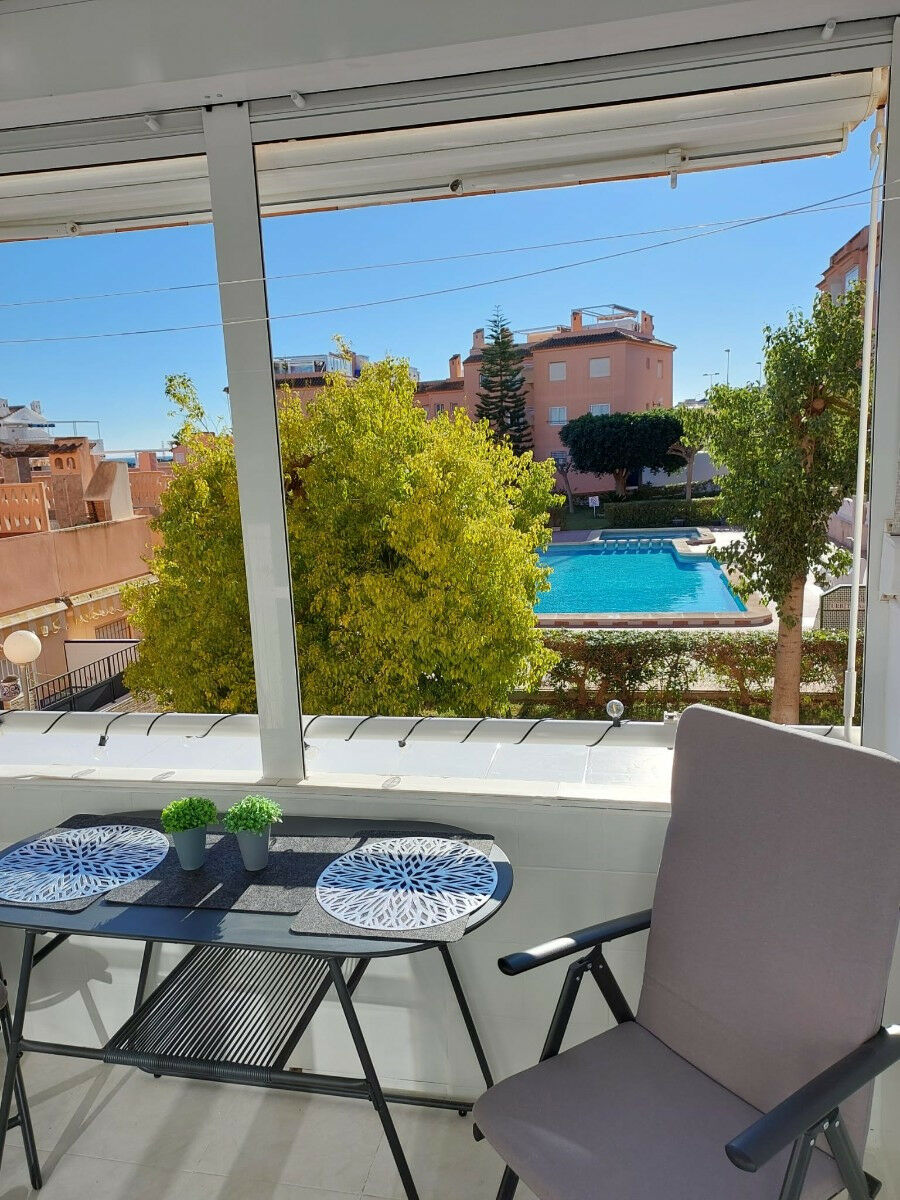 Middle Floor Apartment Torrevieja Alicante - image 4
