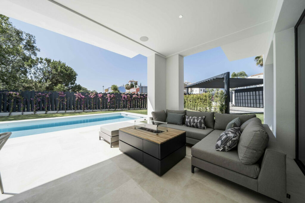 Detached Villa Atalaya Málaga - image 4