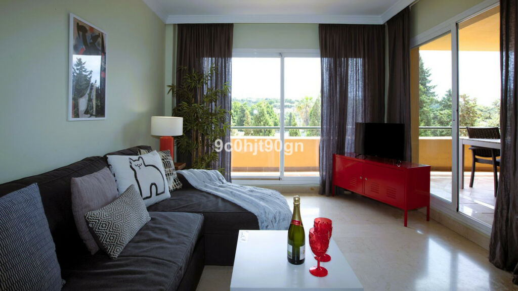 Middle Floor Apartment Elviria Málaga - image 4