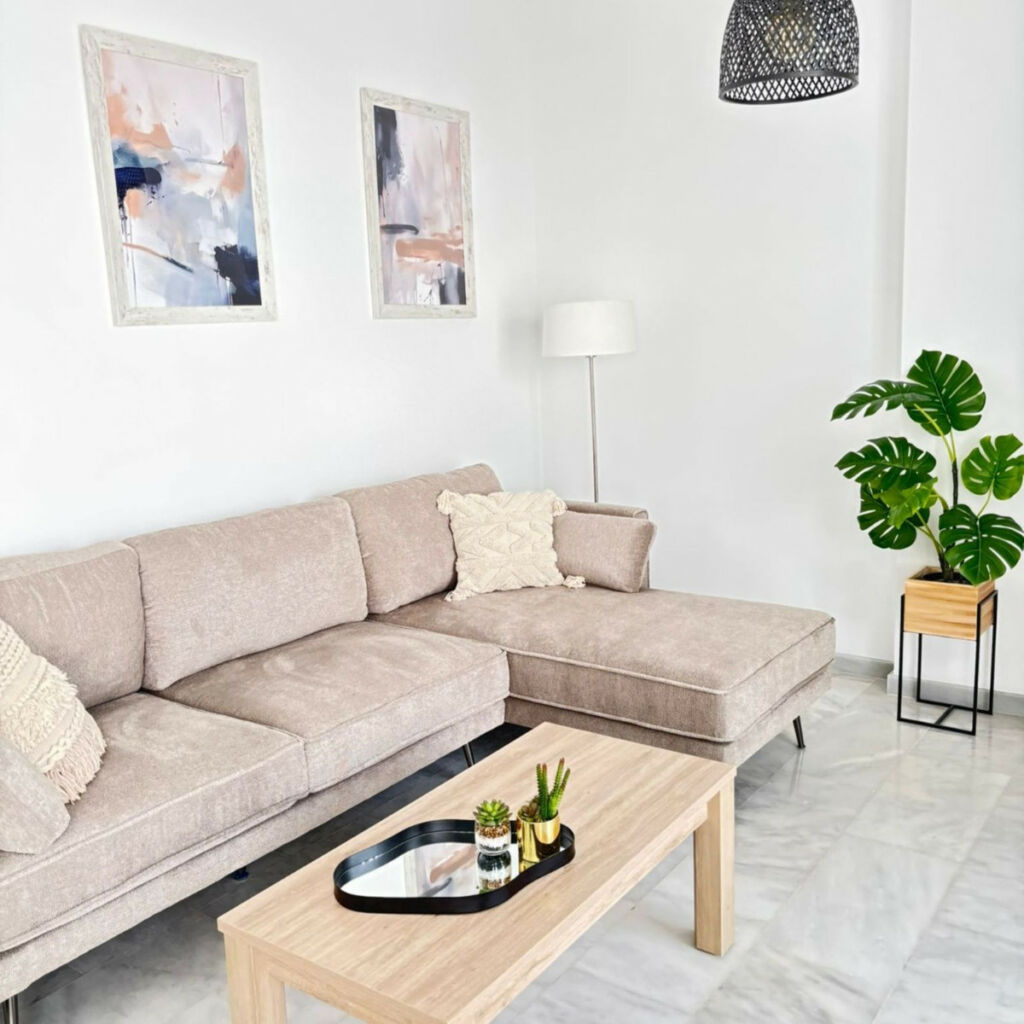 Middle Floor Apartment Estepona Málaga - image 4