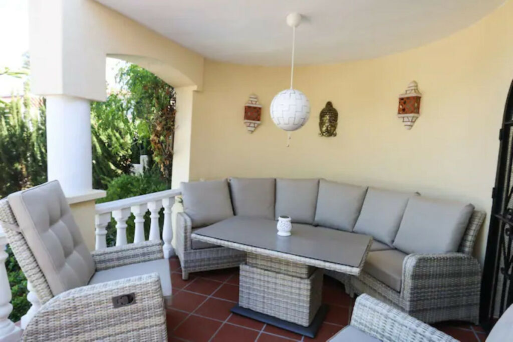 Detached Villa Nueva Andalucía Málaga - image 4