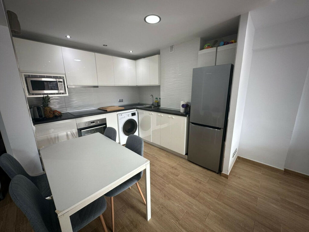 Middle Floor Apartment Arroyo de la Miel Málaga - image 4