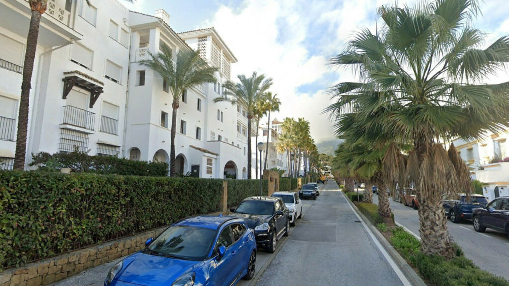 Middle Floor Apartment Marbella Málaga - image 4