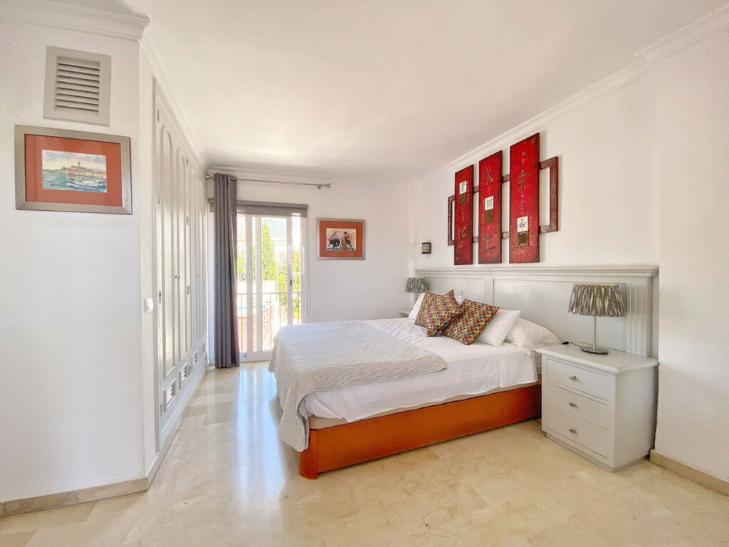 Top Floor Apartment Marbella Málaga - image 4