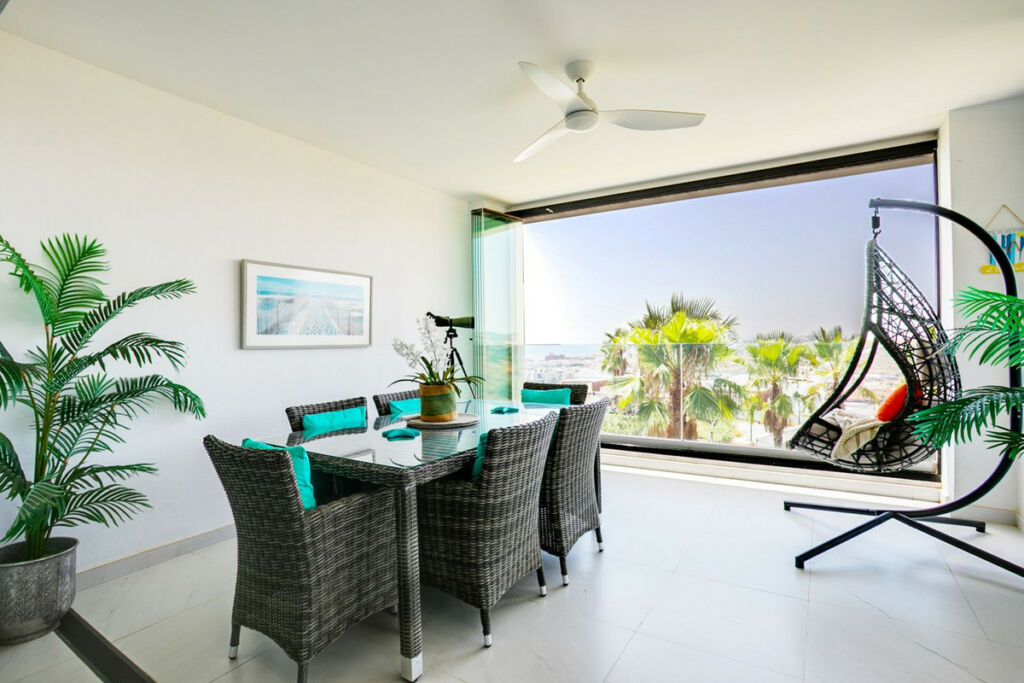 Middle Floor Apartment Estepona Málaga - image 4