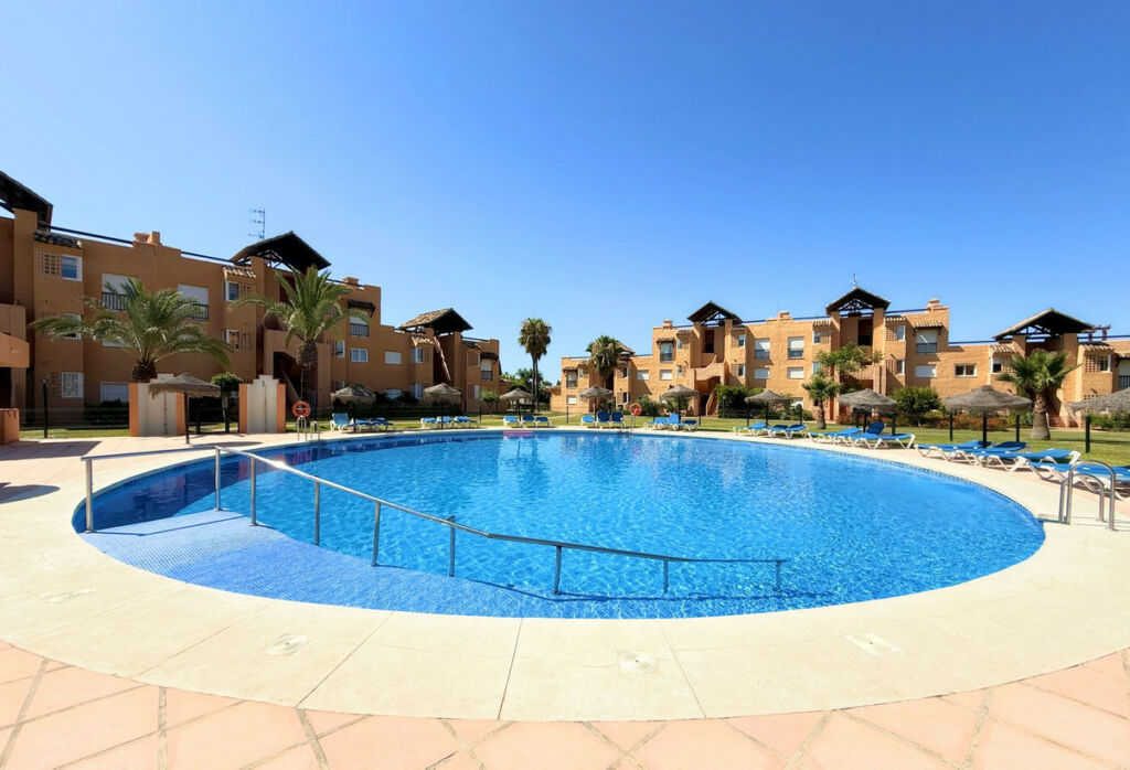 Ground Floor Apartment Casares Playa Málaga - image 4