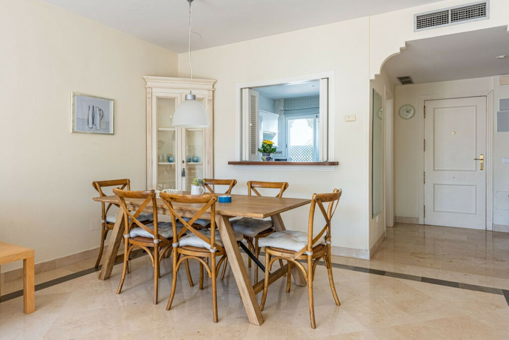 Top Floor Apartment El Presidente Málaga - image 4