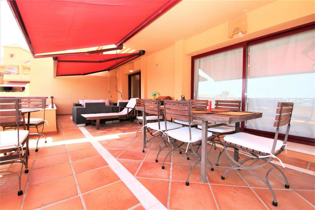 Middle Floor Apartment Estepona Málaga - image 4