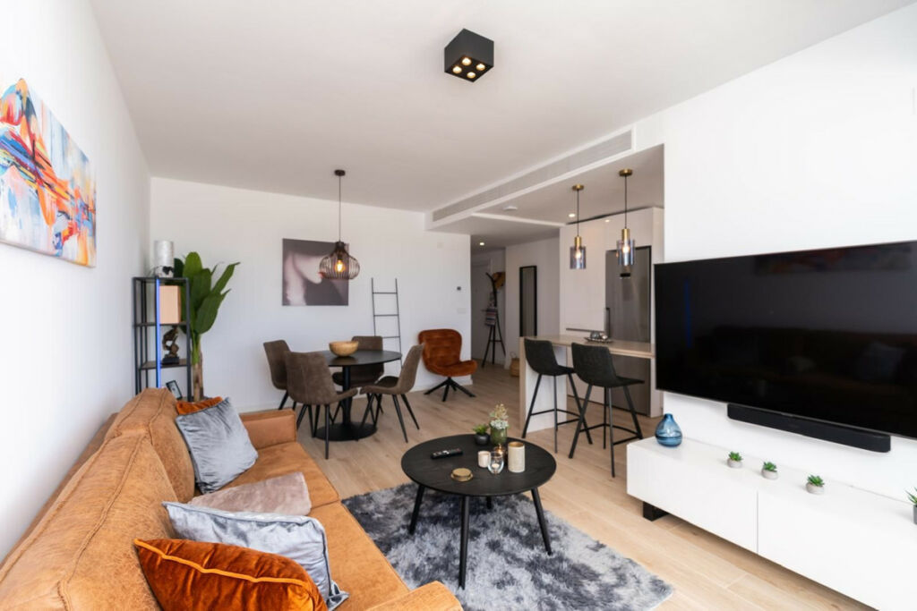 Middle Floor Apartment Estepona Málaga - image 4