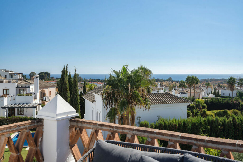 Detached Villa Estepona Málaga - image 4