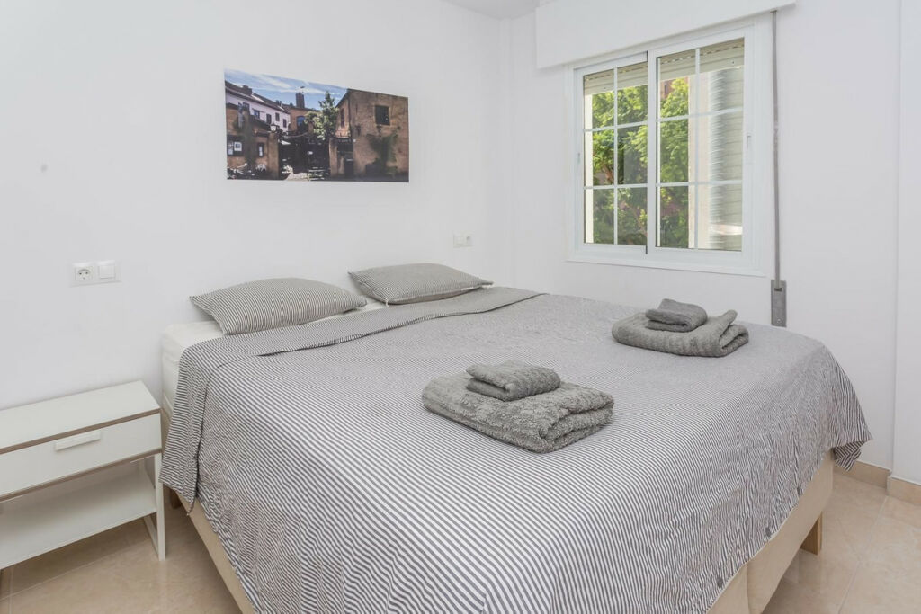 Middle Floor Apartment Fuengirola Málaga - image 4