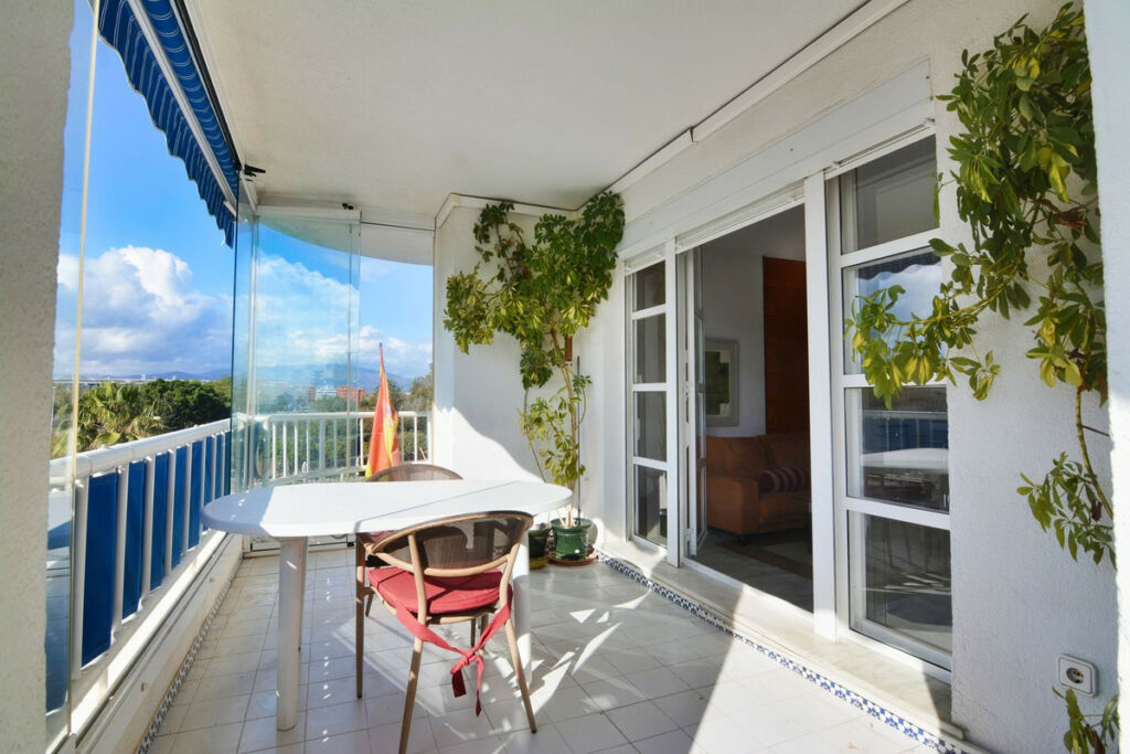 Middle Floor Apartment Fuengirola Málaga - image 4