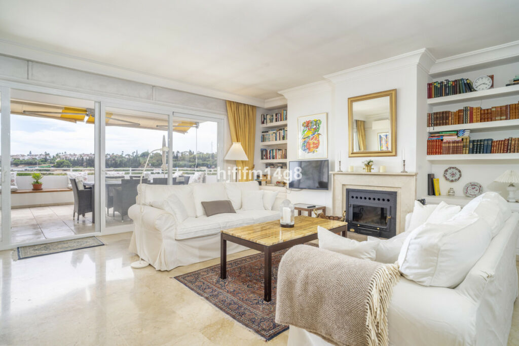 Middle Floor Apartment Guadalmina Alta Málaga - image 4