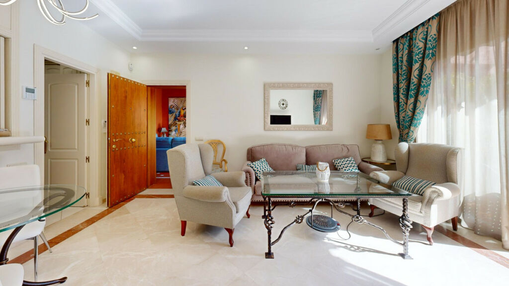 Middle Floor Apartment Marbella Málaga - image 4