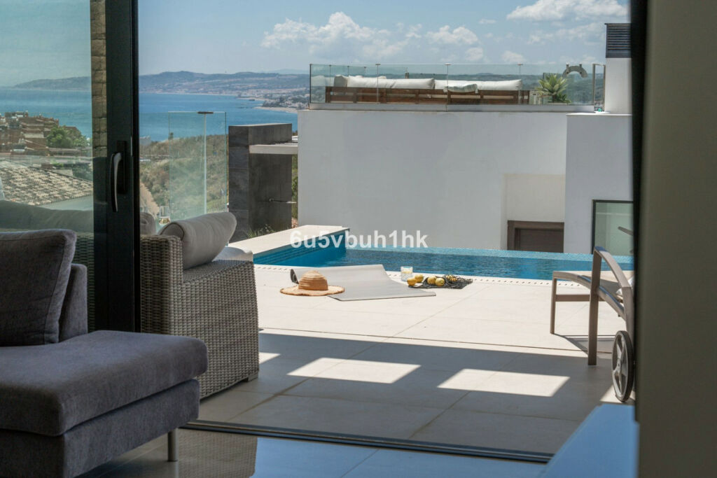 Townhouse Estepona Málaga - image 4