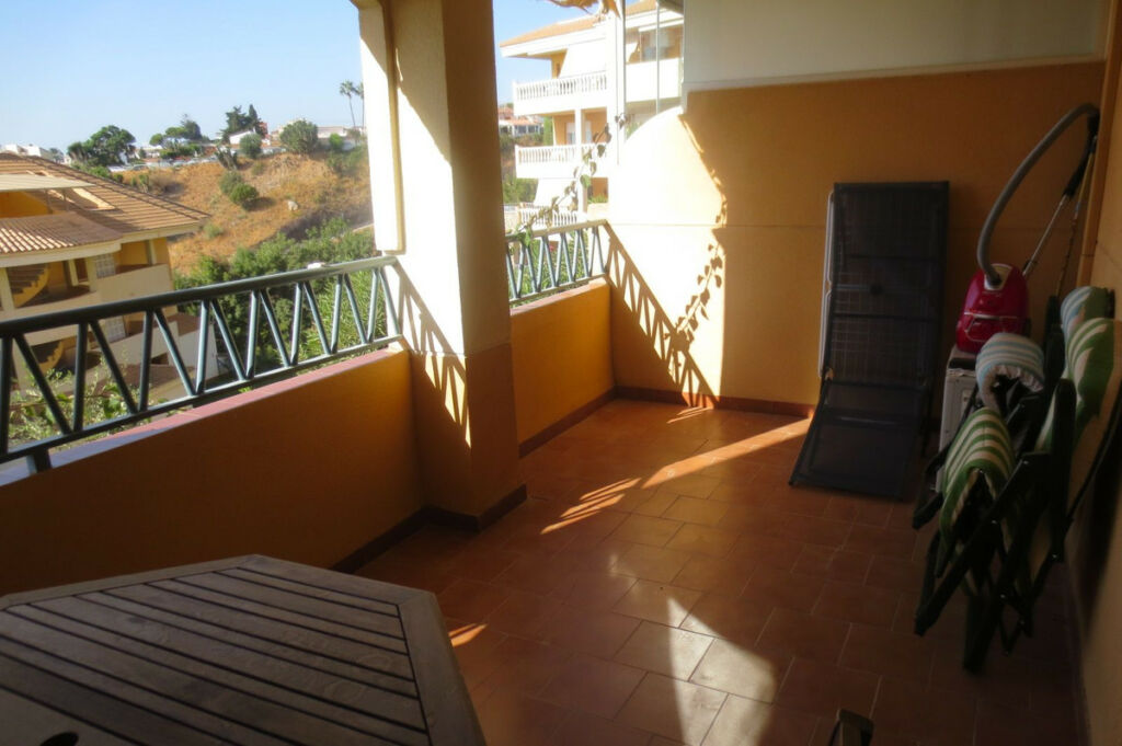 Middle Floor Apartment Fuengirola Málaga - image 4