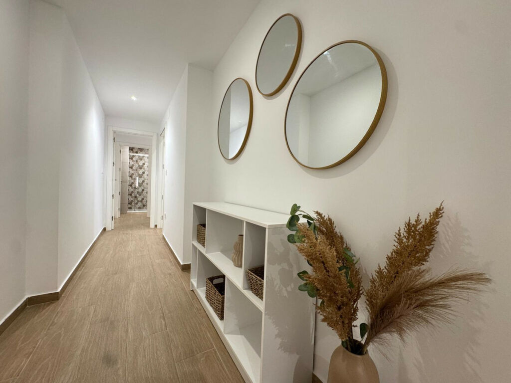 Middle Floor Apartment Torrevieja Alicante - image 4