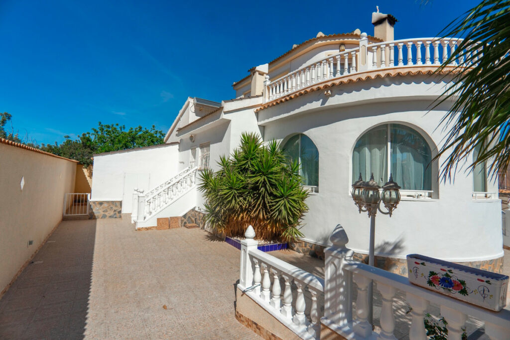 Detached Villa Rojales Alicante - image 4