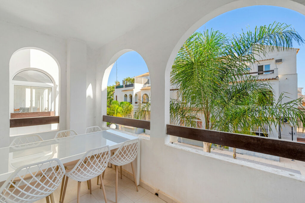 Middle Floor Apartment Torrevieja Alicante - image 4