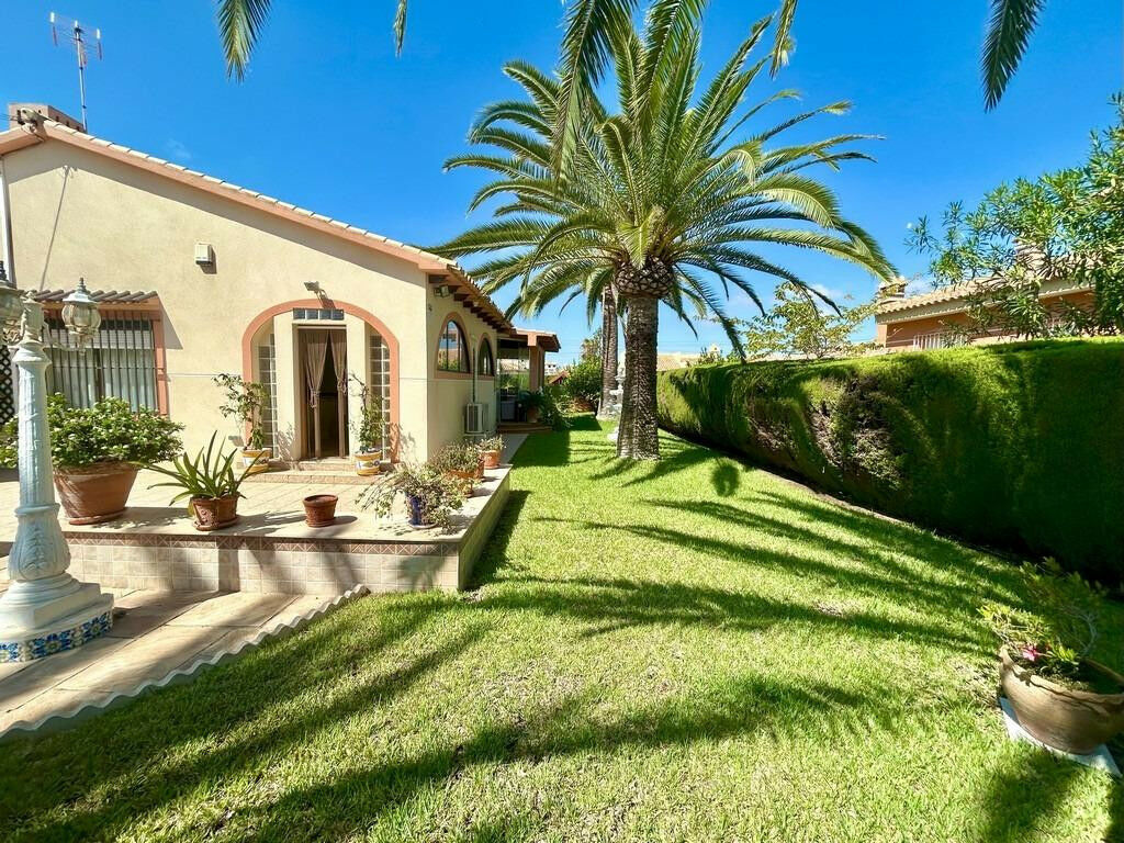 Detached Villa Cabo Roig Alicante - image 4