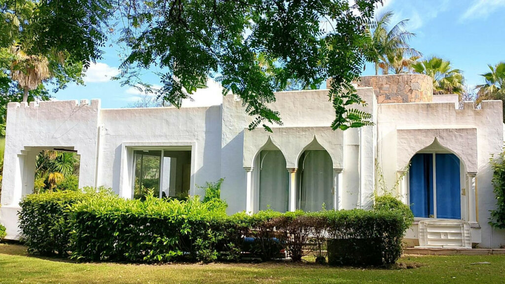 Detached Villa El Paraiso Málaga - image 4