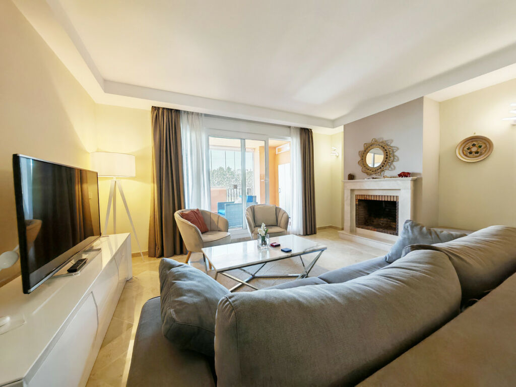 Townhouse Cabopino Málaga - image 4
