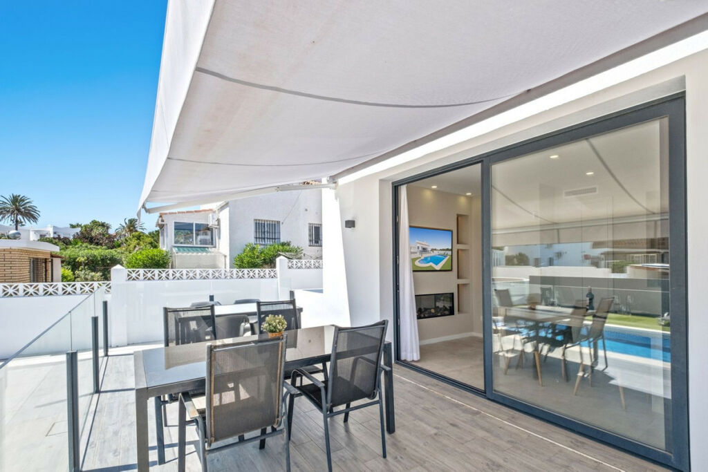 Detached Villa El Faro Málaga - image 4