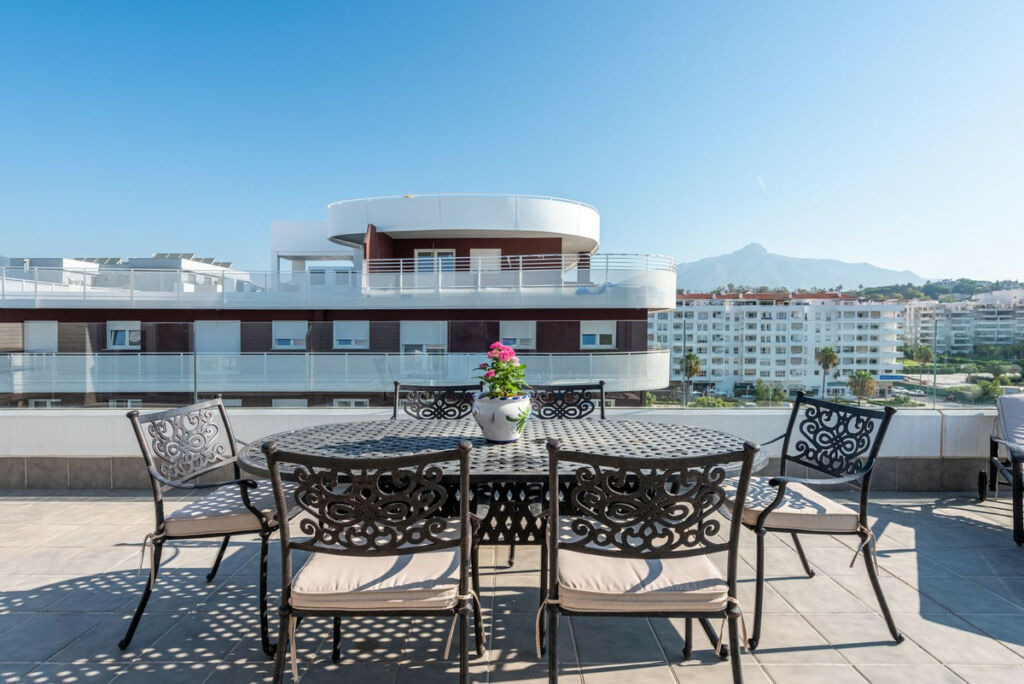 Penthouse Nueva Andalucía Málaga - image 4