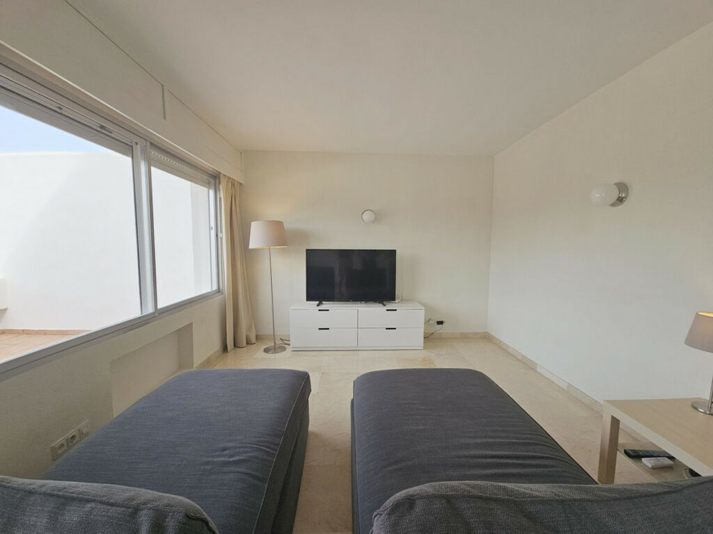 Middle Floor Apartment Guadalmina Alta Málaga - image 4