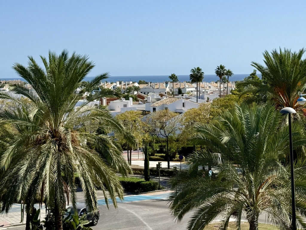 Middle Floor Apartment San Pedro de Alcántara Málaga - image 4