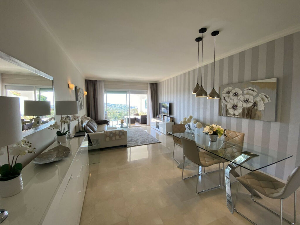 Middle Floor Apartment La Quinta Málaga - image 4